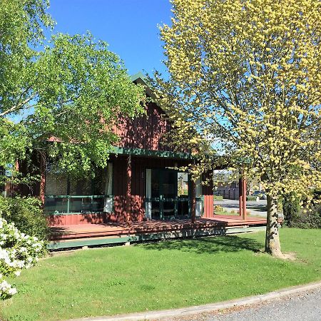 Cedar Chalets And Barkers Lodge 메스번 외부 사진