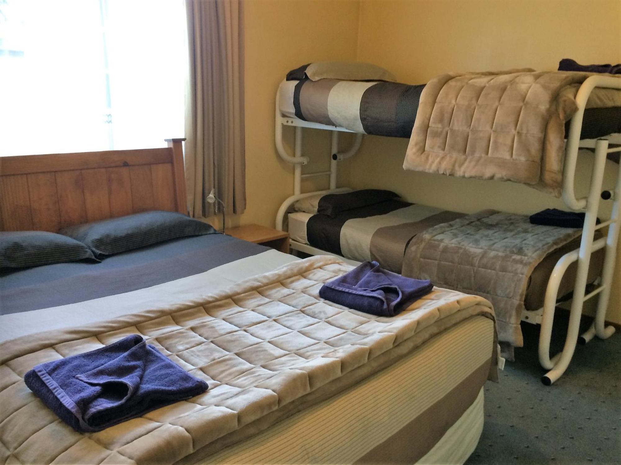 Cedar Chalets And Barkers Lodge 메스번 객실 사진