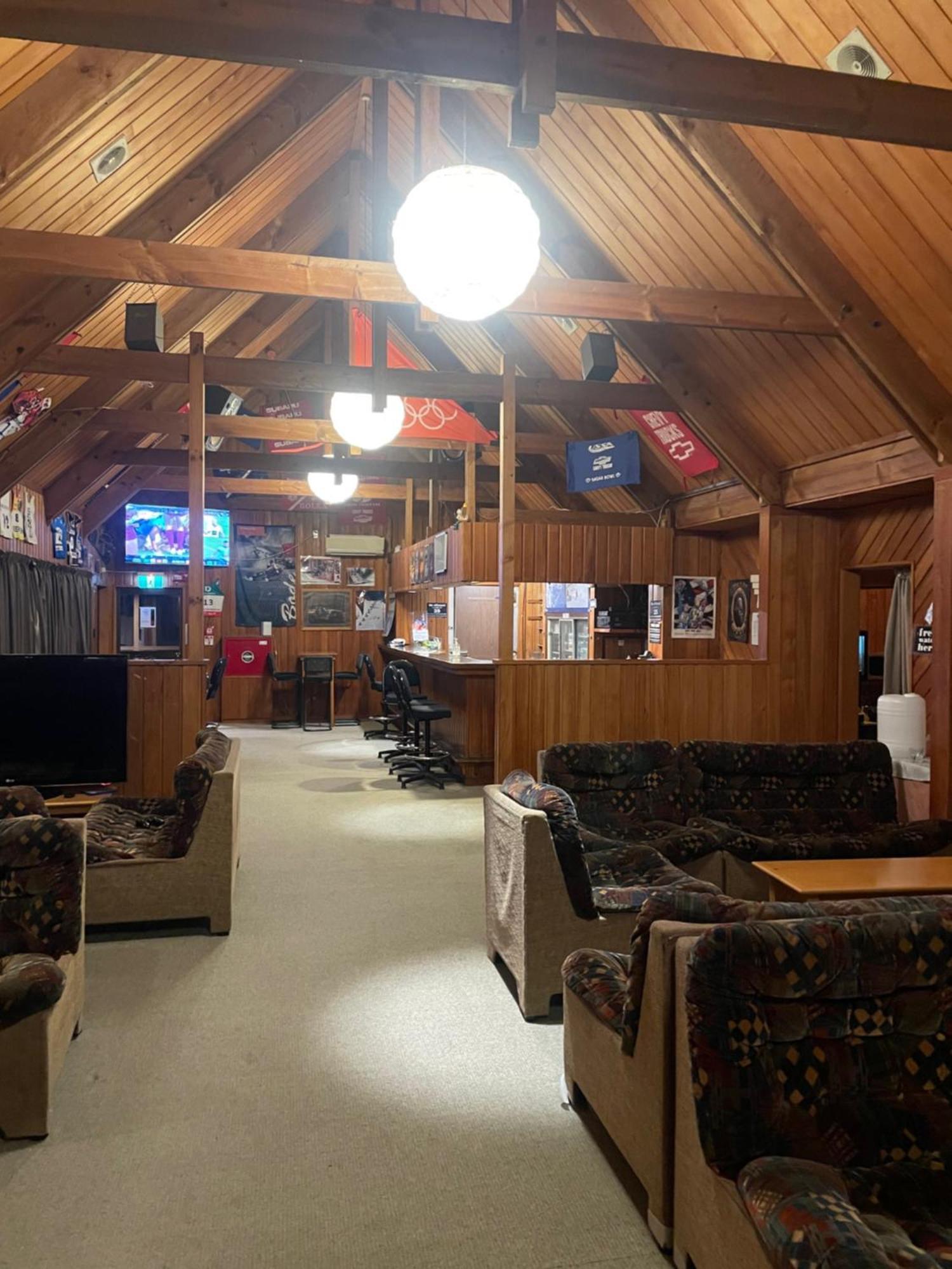 Cedar Chalets And Barkers Lodge 메스번 외부 사진