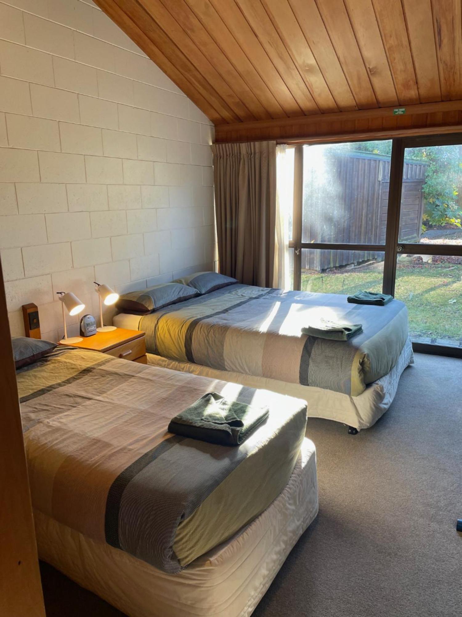 Cedar Chalets And Barkers Lodge 메스번 외부 사진