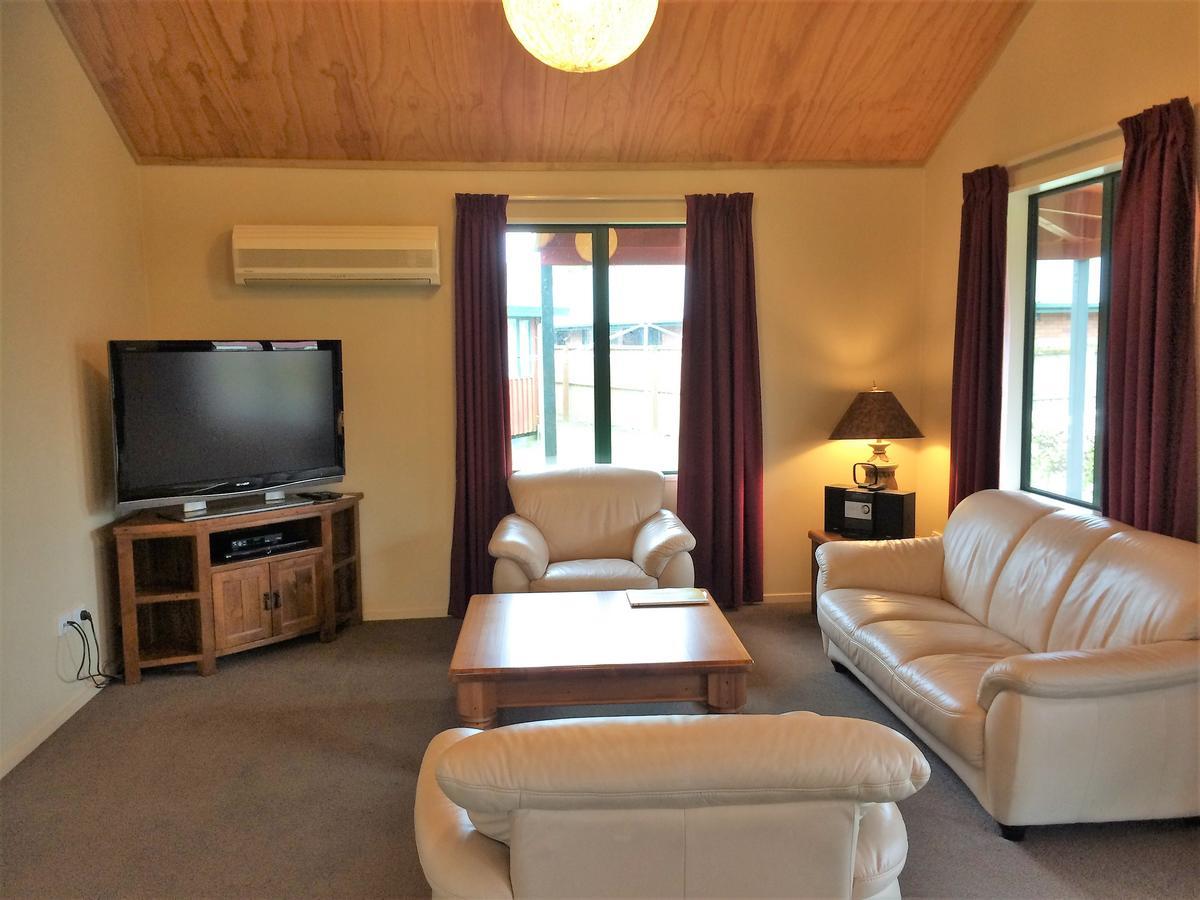 Cedar Chalets And Barkers Lodge 메스번 외부 사진