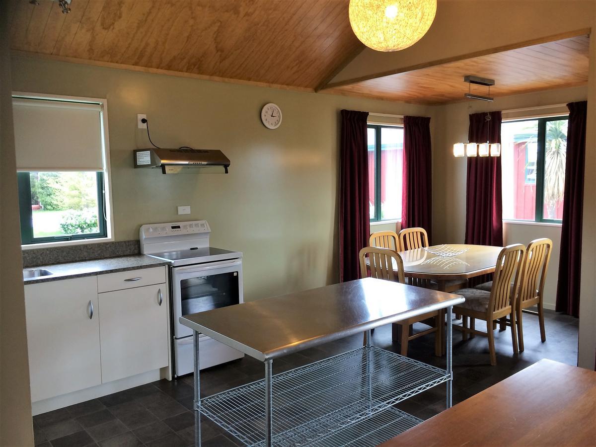 Cedar Chalets And Barkers Lodge 메스번 외부 사진