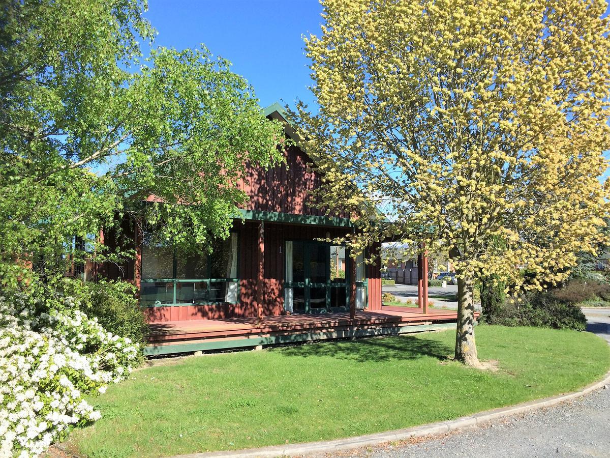 Cedar Chalets And Barkers Lodge 메스번 외부 사진